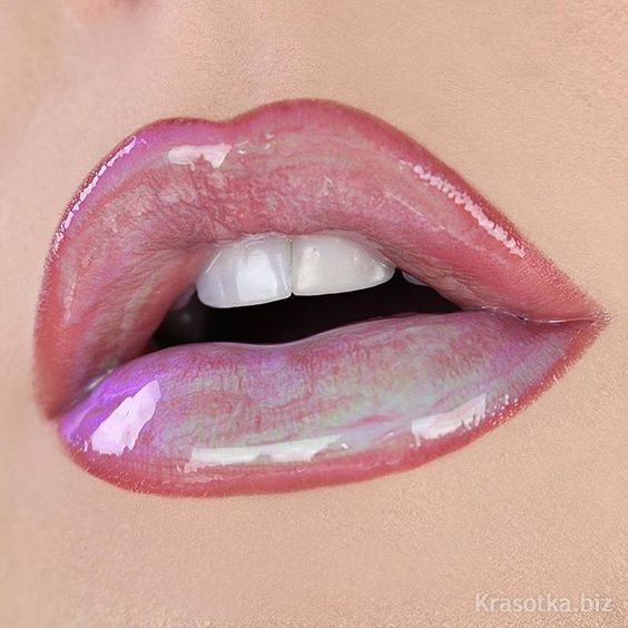 Голографический макияж губ