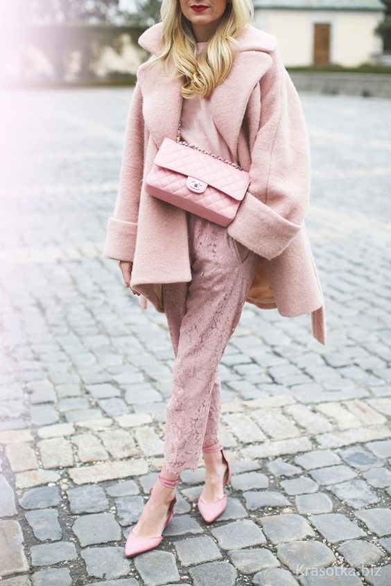 Розовый цвет в одежде