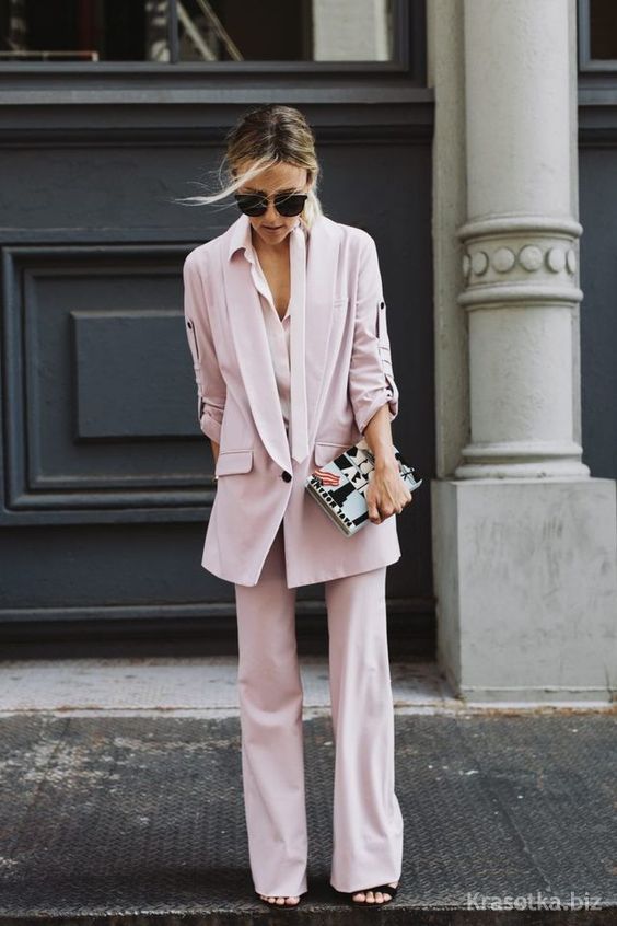 Розовый цвет в одежде