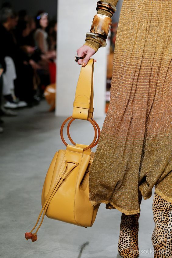 Современная и модная женская сумка 2019