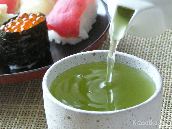 Суши и зеленый чай