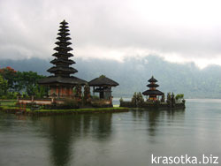 .  Ulun Danu Bratan