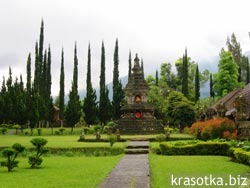 .  Ulun Danu Bratan